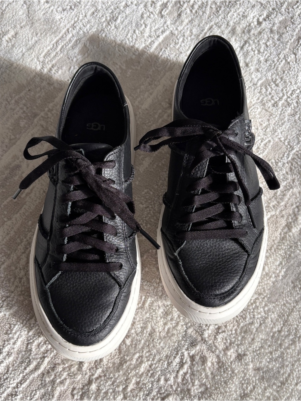 UGG Alameda Lace Up Women’s Sneaker in Black Leather Size 7.5